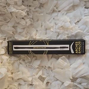 Dual ended powder and pomade brush